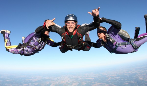 Griffin+falls+for+skydiving+experience
