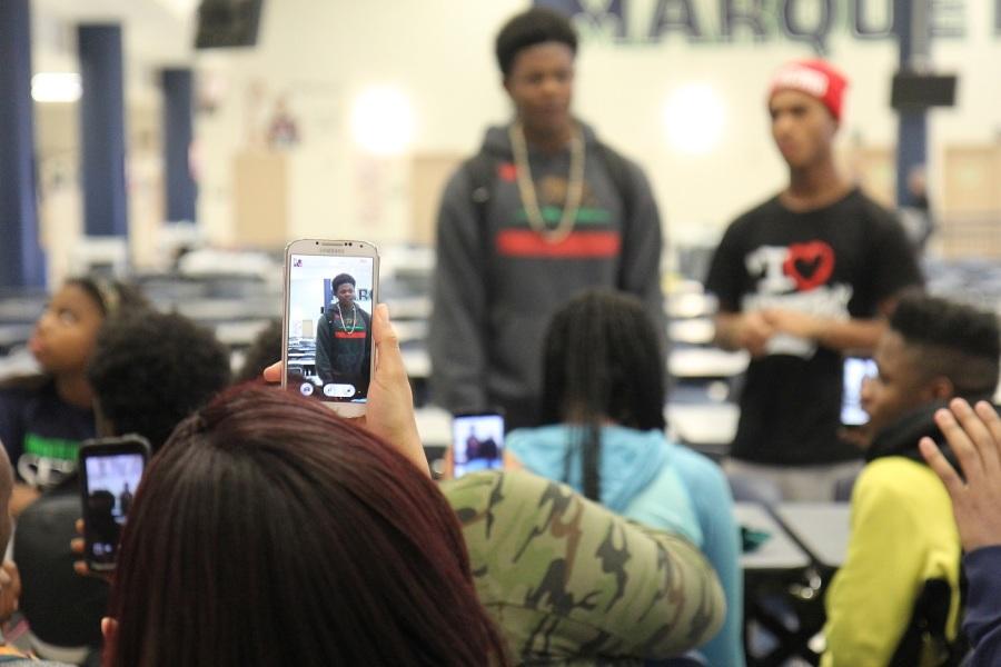 Students peacefully express opinions on Ferguson