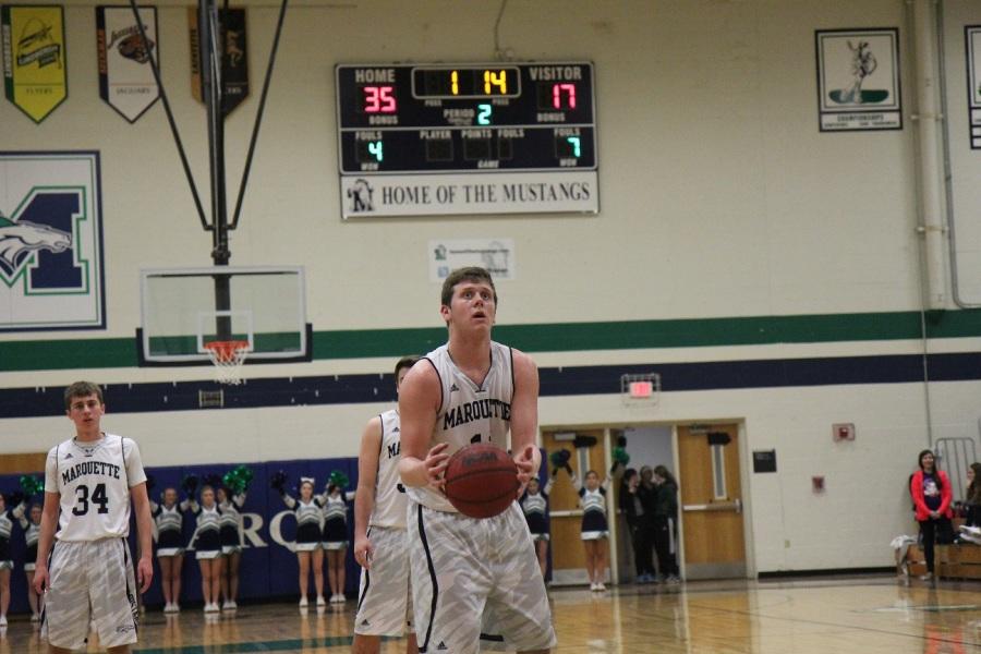 Basketball routs Northwest, Prepares for Lindbergh