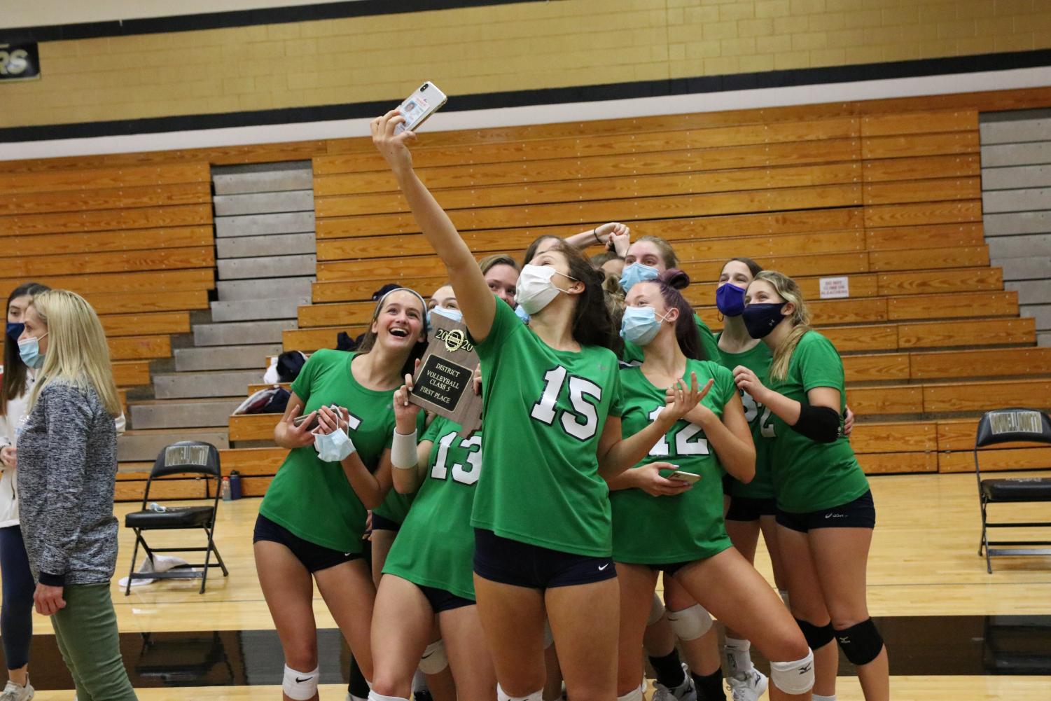 Girls+Volleyball+Wins+First+District+Championship+Since+2013