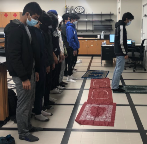 Muslim Students Pray Daily During Passing Period