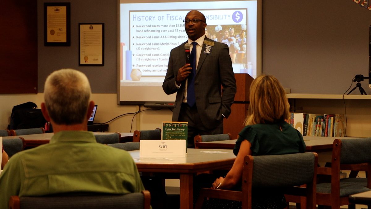 Superintendent+Dr.+Curtis+Cain+presents+information+about+Proposition+3+to+the+community+at+a+Town+Hall+at+MHS+Tuesday%2C+Oct.+10.