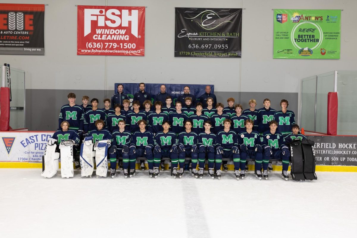 The 2023-2024 varsity Marquette hockey team poses for a picture. (Media by Jeff Nebot)
