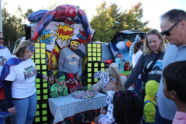 Nicole Powell, reused decorations from a previous Spiderman-themed birthday party to create her trunk.