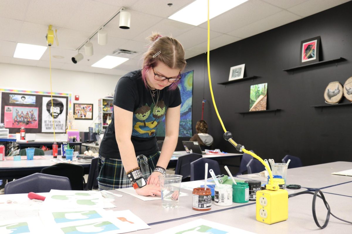 Charlie Parrish, junior, works on an art project during Ac Lab on Thursday, Feb. 19. Like Parrish, some students practice mindfulness through activities like art.