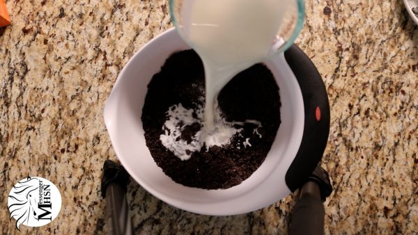 Follow along to bake an easy, quick cake using Oreo cookies and other simple ingredients.
